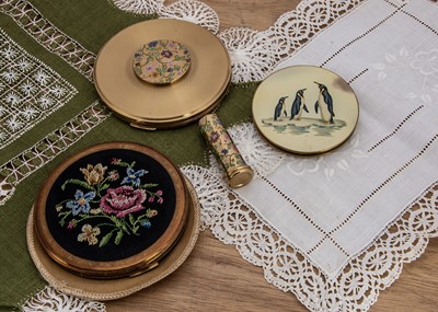 Lot 615 - Three 1950s Le Rage circular compacts