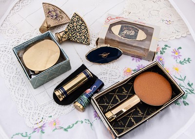 Lot 616 - 1950s Stratton lipsticks