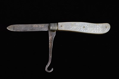 Lot 750 - An Edwardian Silver and Mother of Pearl Pocket Knife/Button Hook
