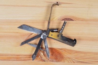 Lot 786 - An 18th Century Horseman's Folding Knife