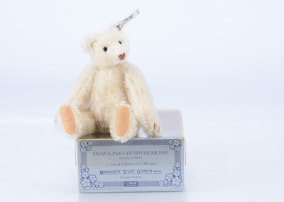 Lot 13 - A Steiff limited edition Snap -A- Part- Bear 1909 Replica