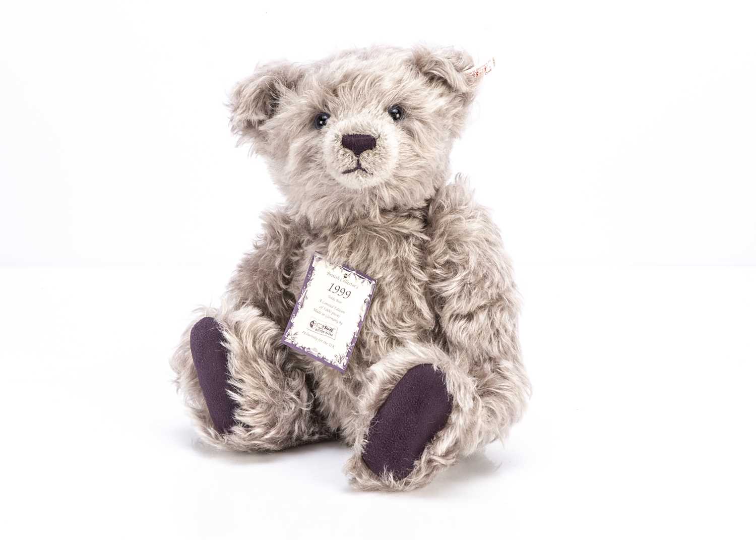 Lot 8 - A Steiff limited edition British Collector's 1999 Teddy Bear