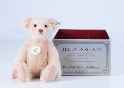 Lot 258 - A Steiff limited edition Teddy Rose 1925 replica teddy bear