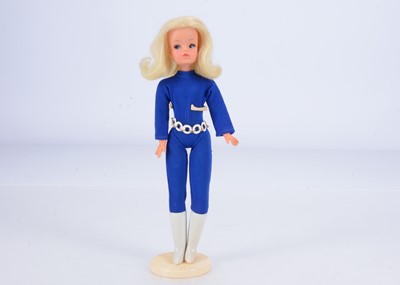 Lot 324 - A 1971-74 Sindy Trendy Girl doll