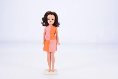 Lot 325 - A 1971-74 Sindy Trendy Girl doll
