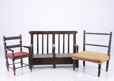 Lot 368 - An 19th century doll's settle