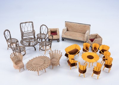 Lot 391 - Straw and wire dolls' house garden furniture
