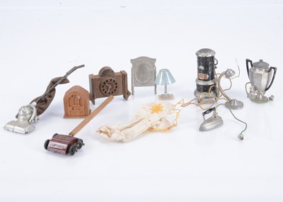 Lot 397 - Dolls' house electricals and domestic items