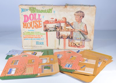 Lot 401 - A Marx 'New Ultra Content Doll House'