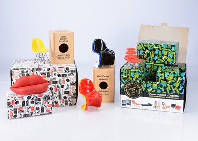 Lot 402 - Reine Design Interior Collection large scale dolls' house pieces