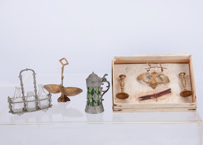 Lot 415 - German cast-metal dolls house chattels