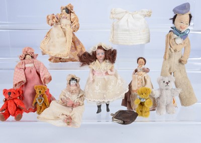 Lot 425 - A German bisque dolls' house dolls head