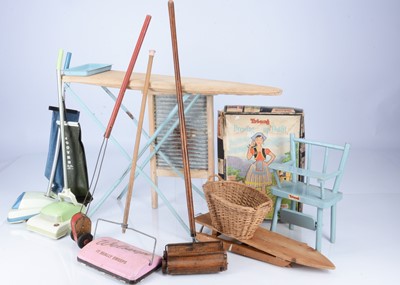 Lot 548 - Domestic and role play toys