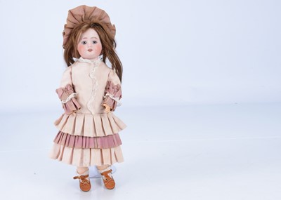 Lot 576 - An SFBJ 60  doll