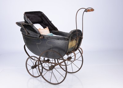 Lot 579 - A late 19th Century dolls perambulator