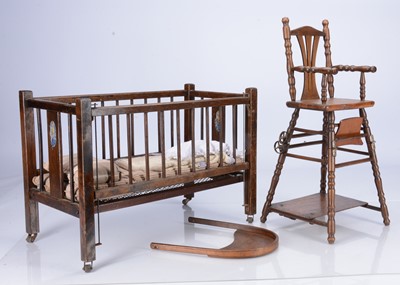 Lot 593 - An early 20th Century dolls chaise longue