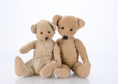 Lot 621 - A 1930s British teddy bear