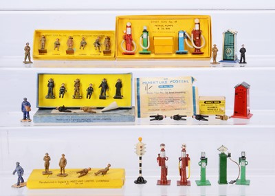 Lot 83 - Dinky Toys Pre & Post-War Figures & Accessories