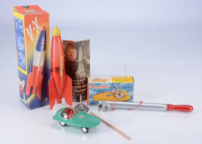 Lot 463 - 1960's Plastic Space Toys