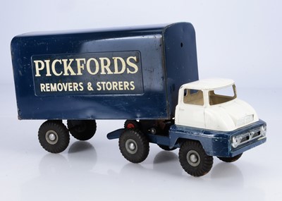 Lot 485 - An unboxed Tri-ang Pressed Steel Articulated Furniture Van