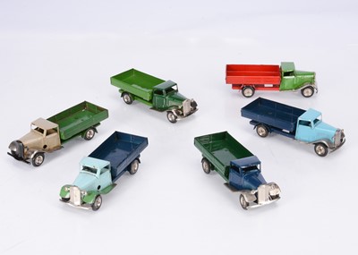 Lot 574 - Tri-ang Minic Tinplate Clockwork 10M Post-War Delivery Lorries