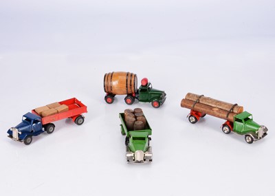 Lot 587 - Tri-ang Minic Tinplate Clockwork Post-War Articulated Lorries