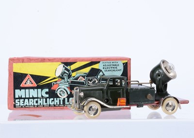 Lot 588 - A Tri-ang Minic Tinplate Clockwork 49ME Pre-War Searchlight Lorry