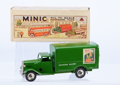 Lot 611 - A Tri-ang Minic Tinplate Clockwork 82M Post-War Southern Railway Transport Van