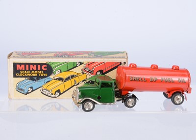 Lot 616 - A Tri-ang Minic Tinplate Clockwork 31M Post-War Articulated Oil Tanker