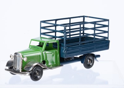 Lot 621 - A Tri-ang Minic Tinplate Clockwork 67M Pre-War Farm Lorry