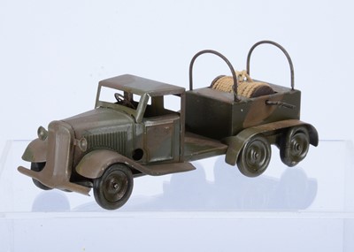 Lot 645 - A Tri-ang Minic Tinplate Clockwork 76M Balloon Barrage Wagon