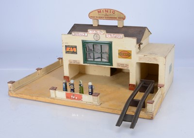 Lot 647 - A Tri-ang Minic Post-War Garage/Service Station No.4