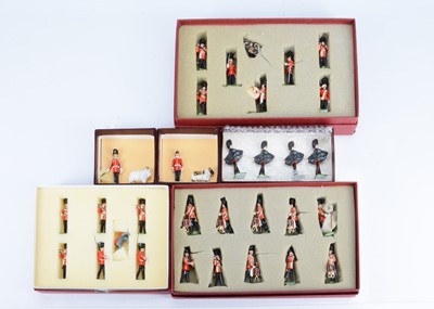 Lot 777 - S & S Miniatures boxed Irish Guards comprising 17pce Pipes & Drums Band with Regimental Colours