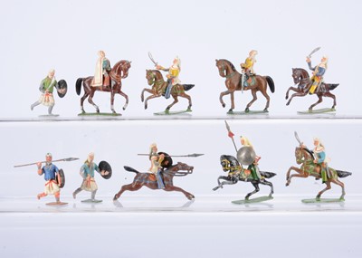 Lot 811 - Heyde 48mm scale Arab Warriors mounted (7) and on foot (3)