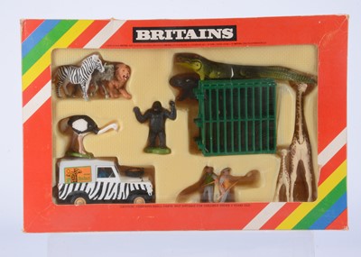 Lot 906 - Britains Zoo Series No. 7132 Zoo Boxed Set complete with Land Rover, and 3 moveable appendage animals - Giraffe, Crocodile and Ostrich