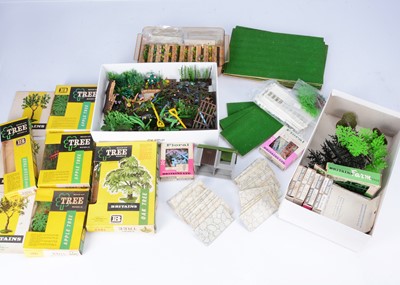 Lot 907 - Britains plastic Floral Miniature Garden comprising boxed Apple Trees (3)