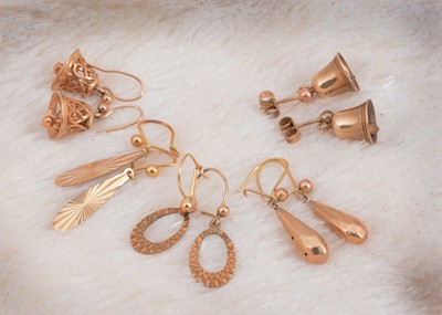 Lot 17 - A collection of bell and drop 9ct gold earrings