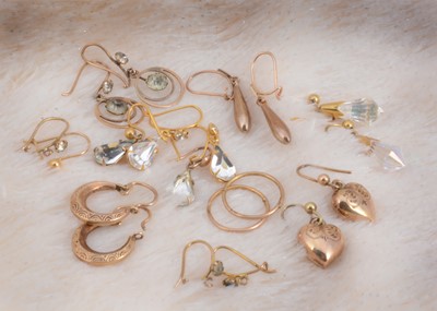 Lot 18 - A collection of 9ct gold earrings