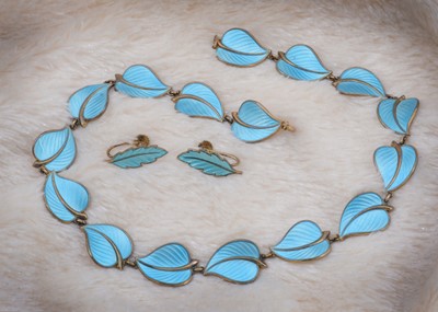 Lot 42 - A Hans Myhre Norwegian silver and enamel leaf necklace