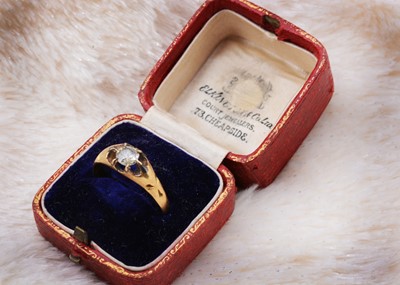 Lot 50 - A Victorian old cut diamond signet ring