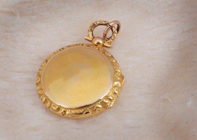 Lot 68 - A 9ct gold circular locket