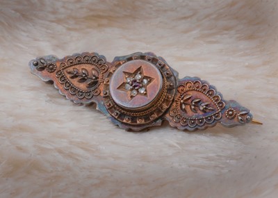 Lot 73 - A 15ct gold Victorian diamond and ruby bar brooch