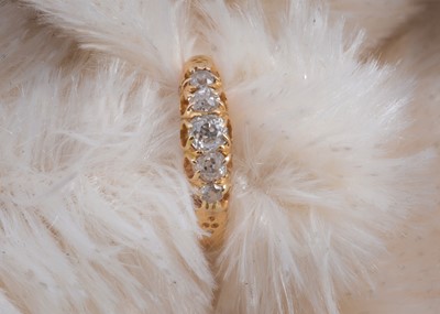Lot 76 - An 18ct gold Victorian five stone dress ring