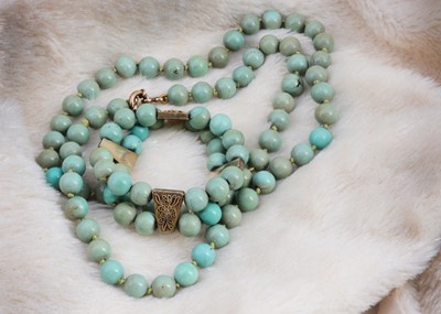 Lot 79 - A string of turquoise knotted beads