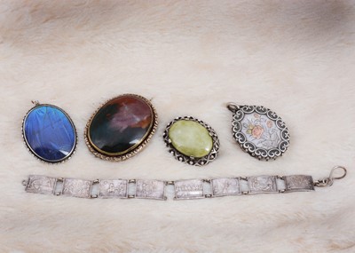 Lot 82 - A large ruby in zoisite silver set oval brooch