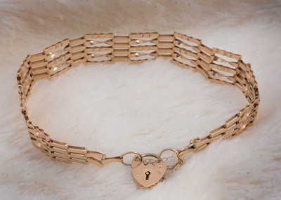 Lot 88 - A 9ct gold five bar gatelink bracelet