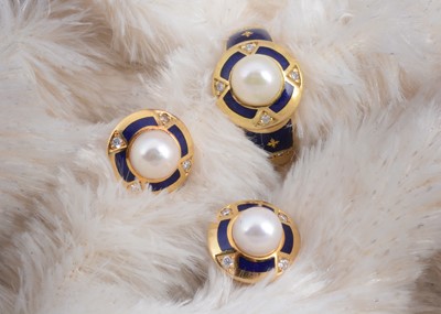 Lot 109 - A contemporary Faberge 18ct gold enamel and diamond and pearl set matching earrings and dress ring