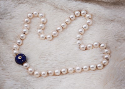 Lot 110 - A contemporary Faberge cultured pearl necklace