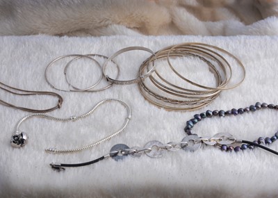 Lot 118 - A quantity of white metal bangles