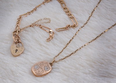 Lot 130 - A 9ct gold locket and chain